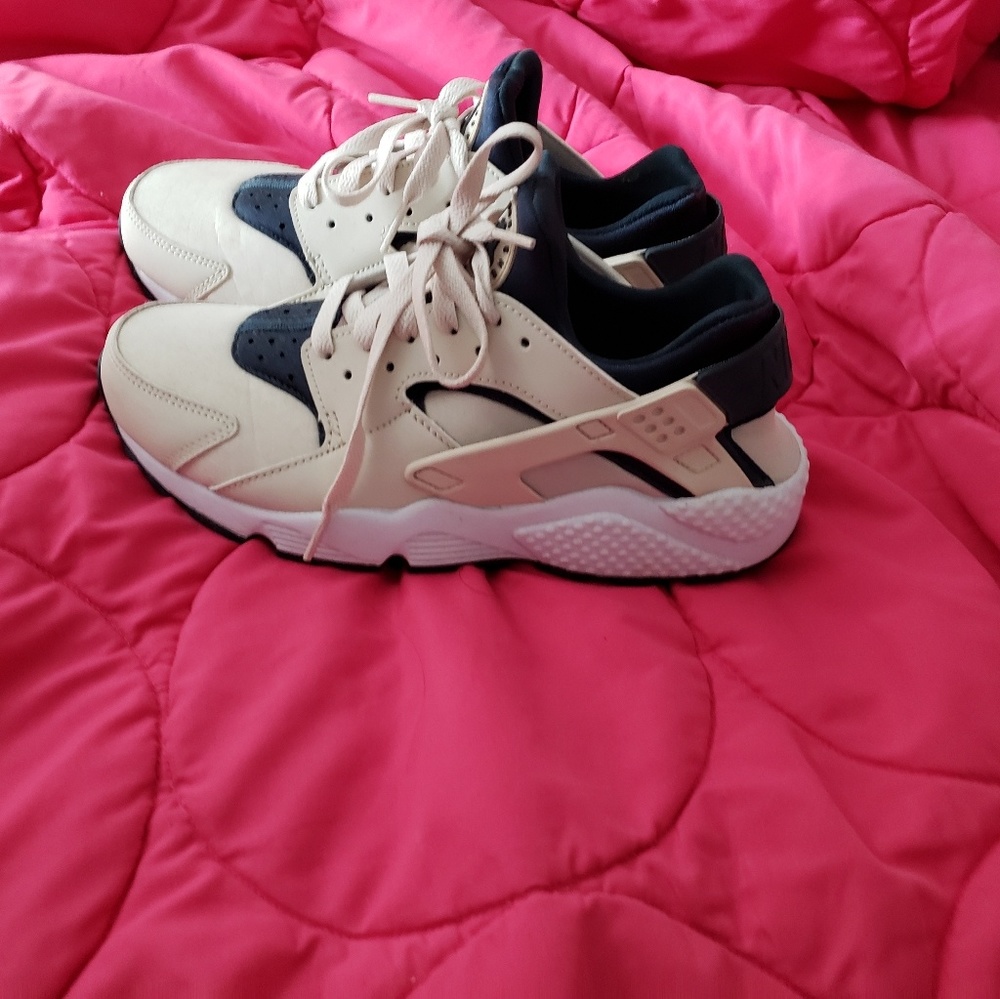 Nike hurrache 9 womens. Never worn outside